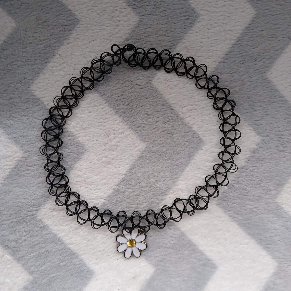 Hot Topic Daisy Choker